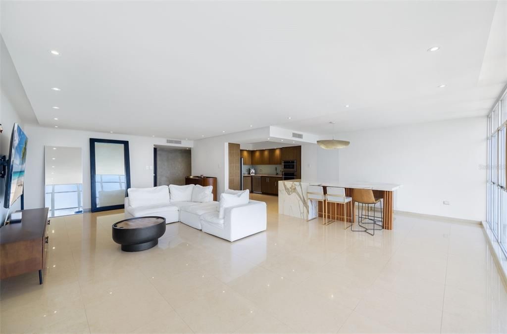 出租: $9,500 (3 贝兹, 2 浴室, 2100 平方英尺)