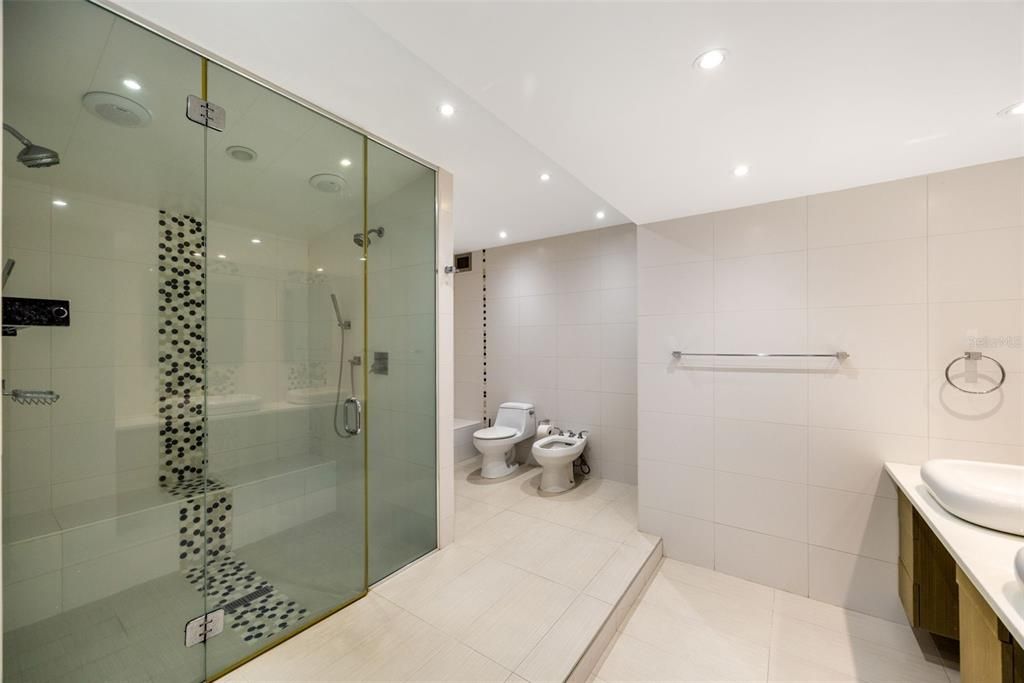 出租: $9,500 (3 贝兹, 2 浴室, 2100 平方英尺)