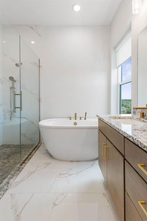 出租: $7,900 (5 贝兹, 4 浴室, 2960 平方英尺)