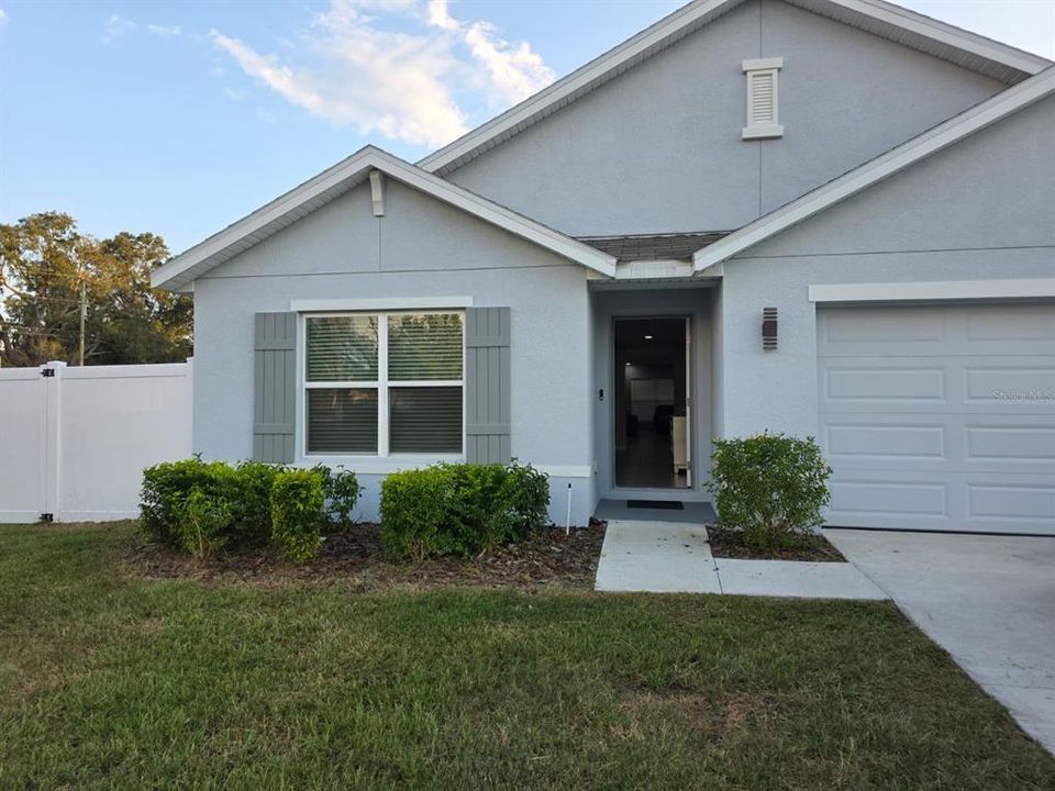 Recently Rented: $2,500 (4 beds, 2 baths, 1812 Square Feet)