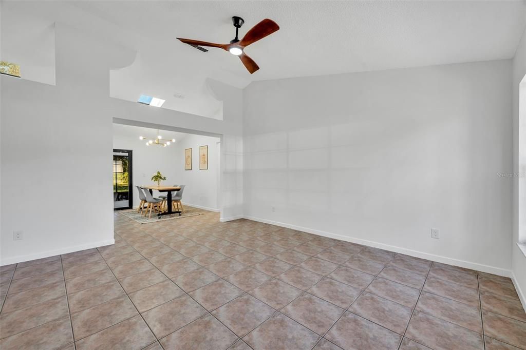 待售: $349,900 (3 贝兹, 2 浴室, 1357 平方英尺)