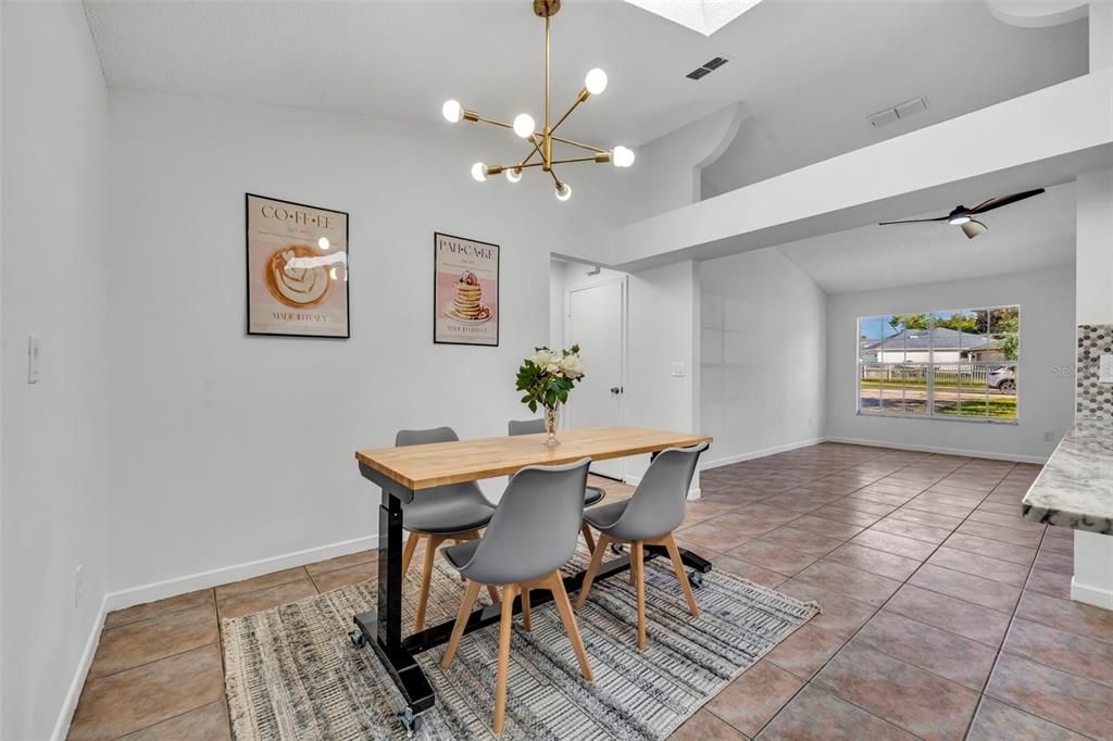 待售: $349,900 (3 贝兹, 2 浴室, 1357 平方英尺)