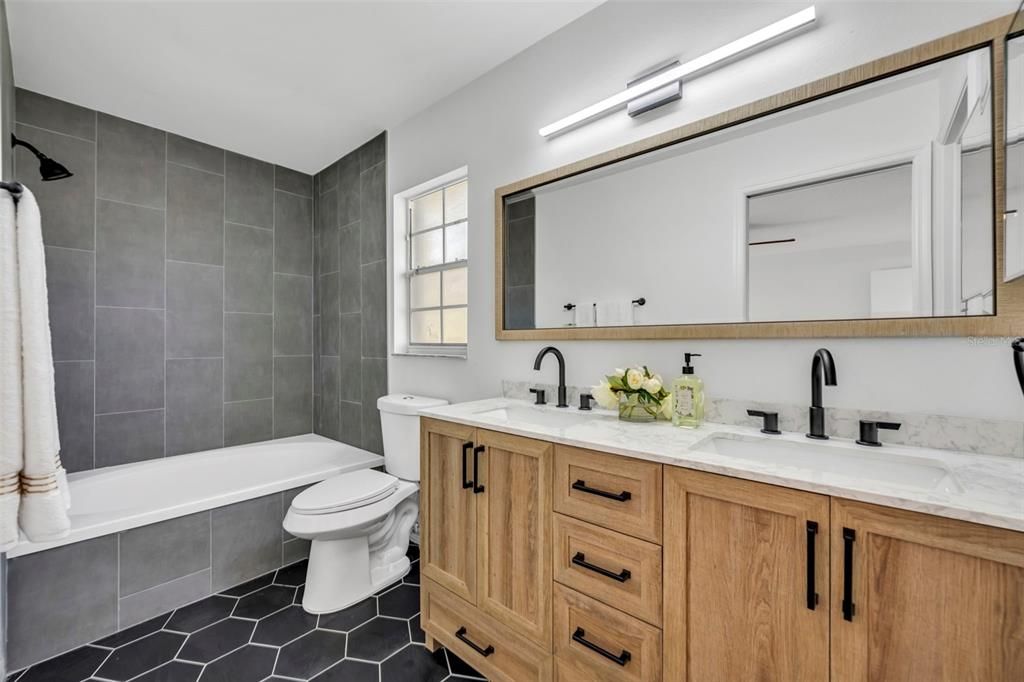 待售: $349,900 (3 贝兹, 2 浴室, 1357 平方英尺)