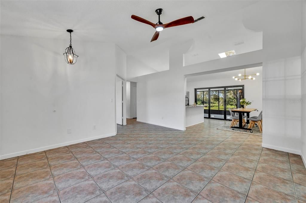 待售: $349,900 (3 贝兹, 2 浴室, 1357 平方英尺)