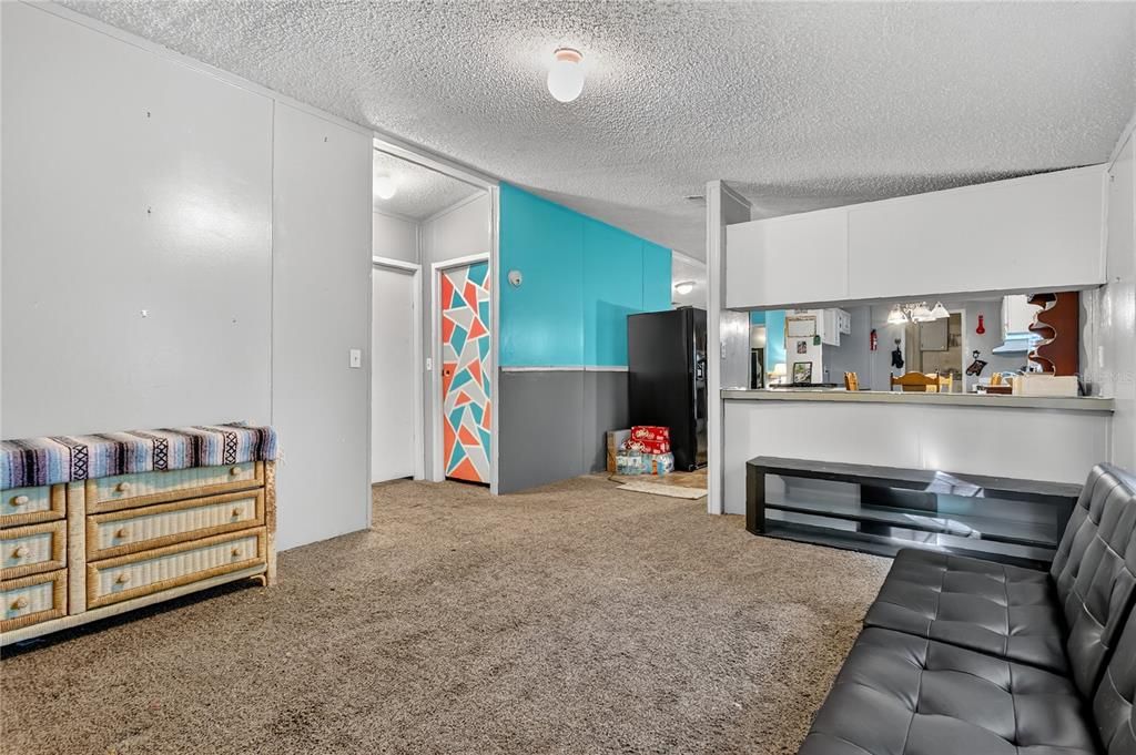 For Sale: $250,000 (3 beds, 2 baths, 1404 Square Feet)