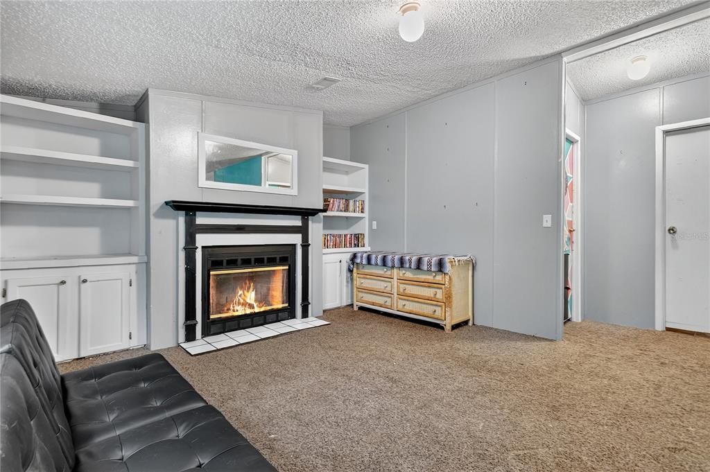 For Sale: $250,000 (3 beds, 2 baths, 1404 Square Feet)