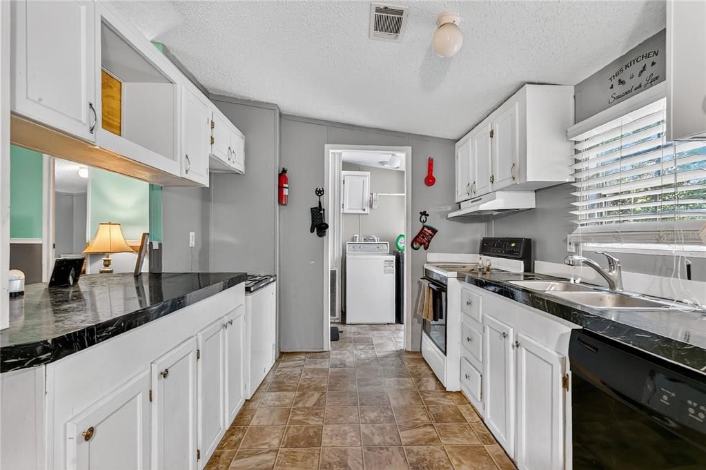 For Sale: $250,000 (3 beds, 2 baths, 1404 Square Feet)