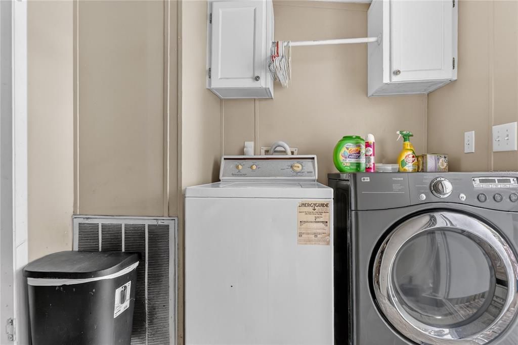 For Sale: $250,000 (3 beds, 2 baths, 1404 Square Feet)