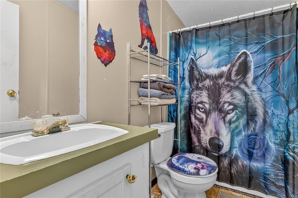 For Sale: $250,000 (3 beds, 2 baths, 1404 Square Feet)