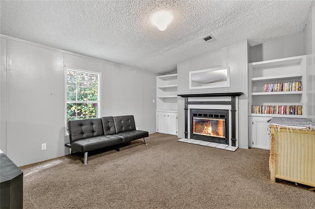 For Sale: $250,000 (3 beds, 2 baths, 1404 Square Feet)