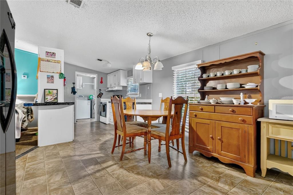 For Sale: $250,000 (3 beds, 2 baths, 1404 Square Feet)