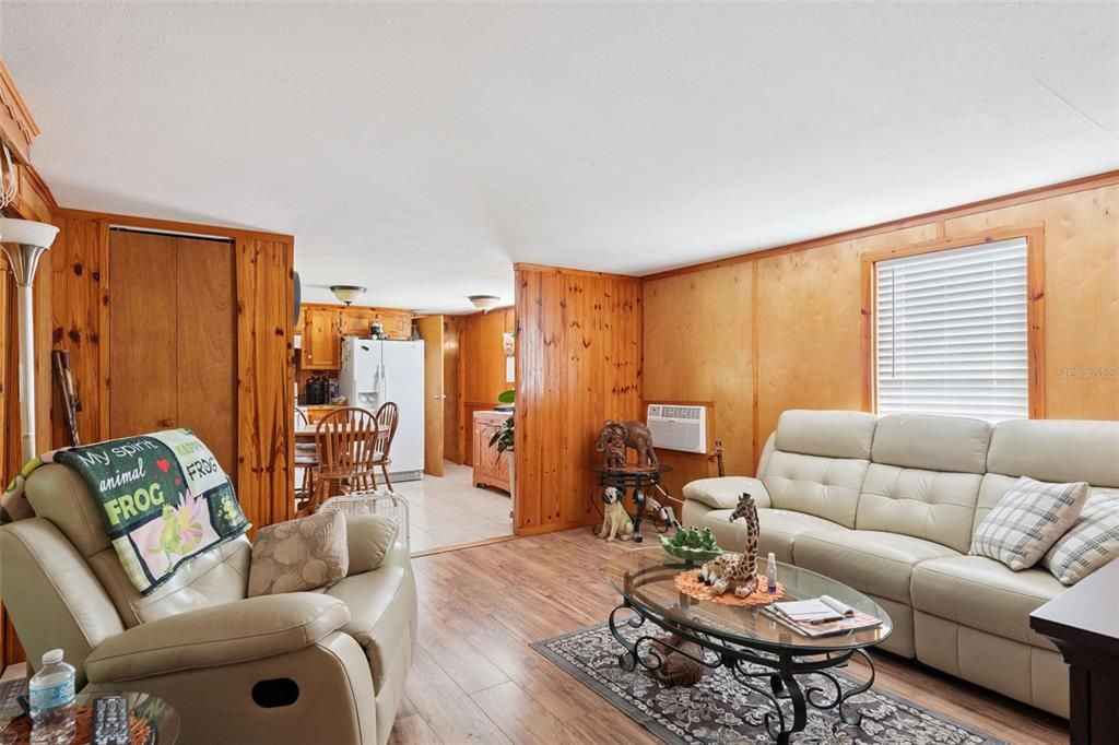 На продажу: $200,000 (3 спален, 2 ванн, 980 Квадратных фут)