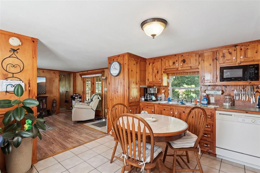 На продажу: $200,000 (3 спален, 2 ванн, 980 Квадратных фут)