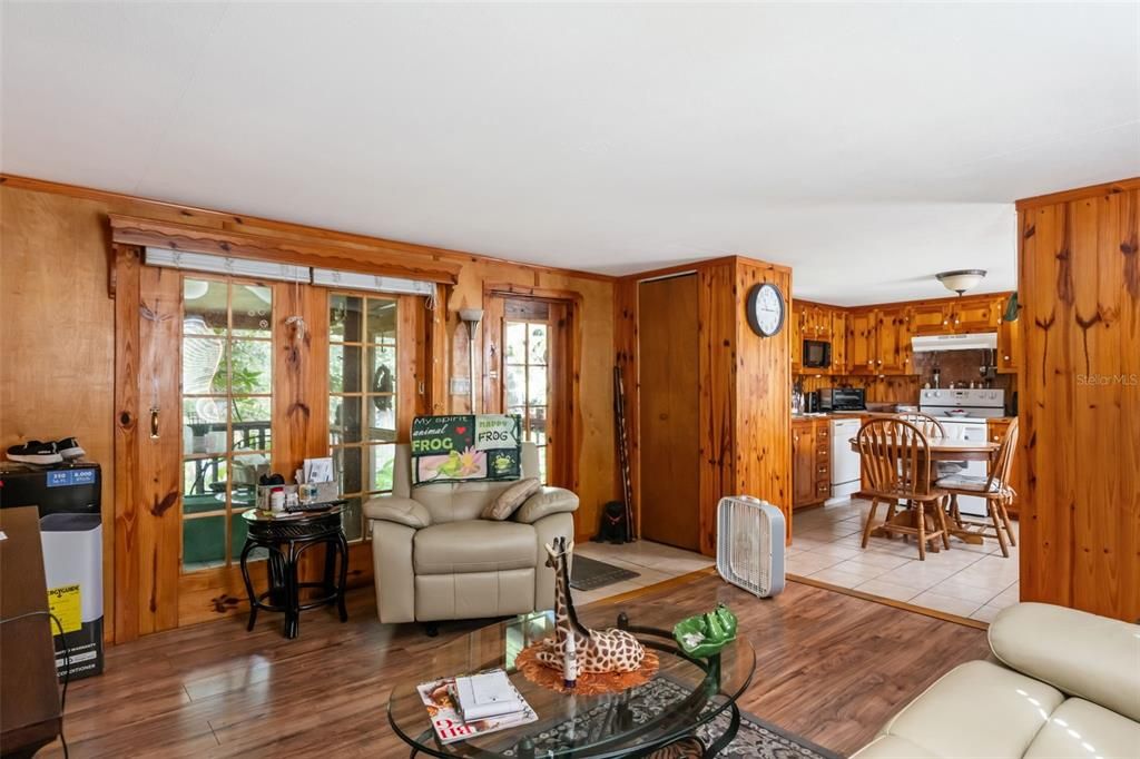 На продажу: $200,000 (3 спален, 2 ванн, 980 Квадратных фут)