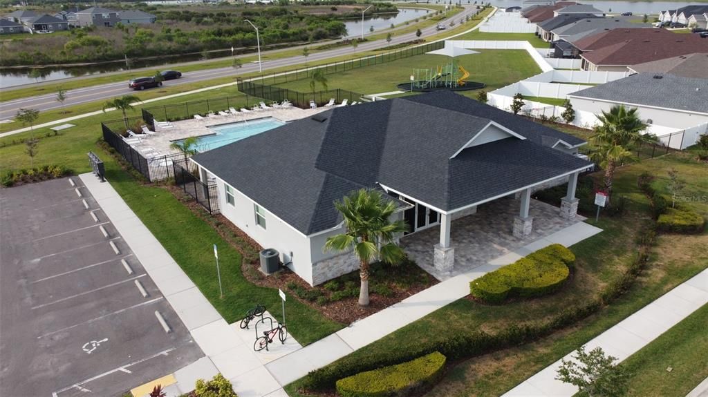 合同活跃: $307,000 (4 贝兹, 2 浴室, 1749 平方英尺)