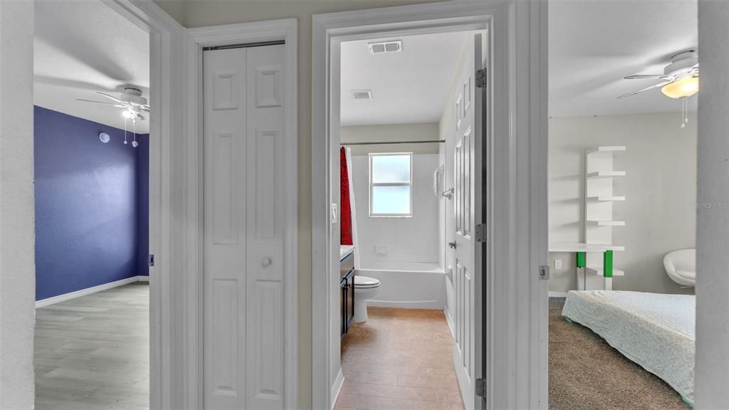 合同活跃: $307,000 (4 贝兹, 2 浴室, 1749 平方英尺)