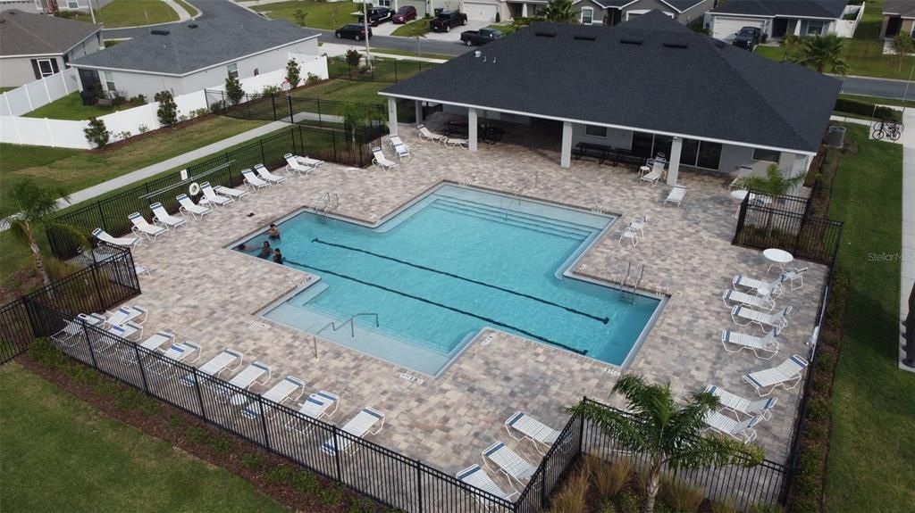 合同活跃: $307,000 (4 贝兹, 2 浴室, 1749 平方英尺)