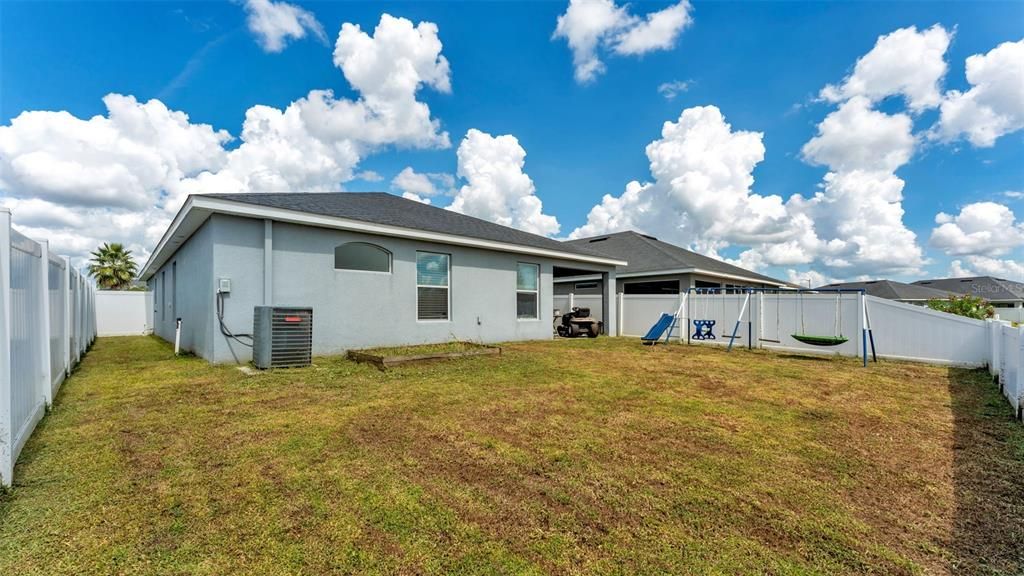 合同活跃: $307,000 (4 贝兹, 2 浴室, 1749 平方英尺)