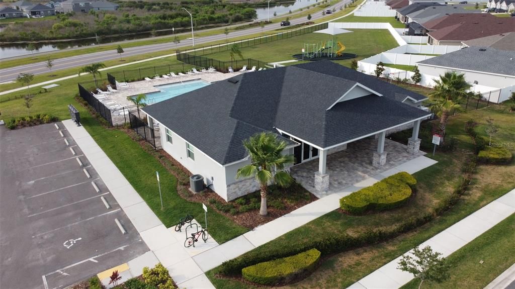 合同活跃: $307,000 (4 贝兹, 2 浴室, 1749 平方英尺)