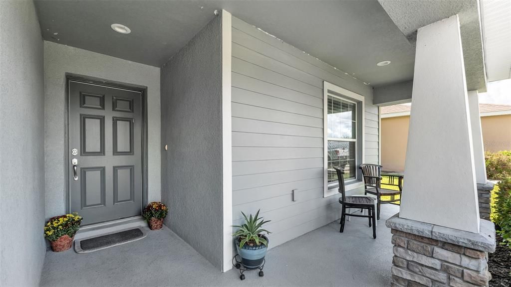 合同活跃: $307,000 (4 贝兹, 2 浴室, 1749 平方英尺)