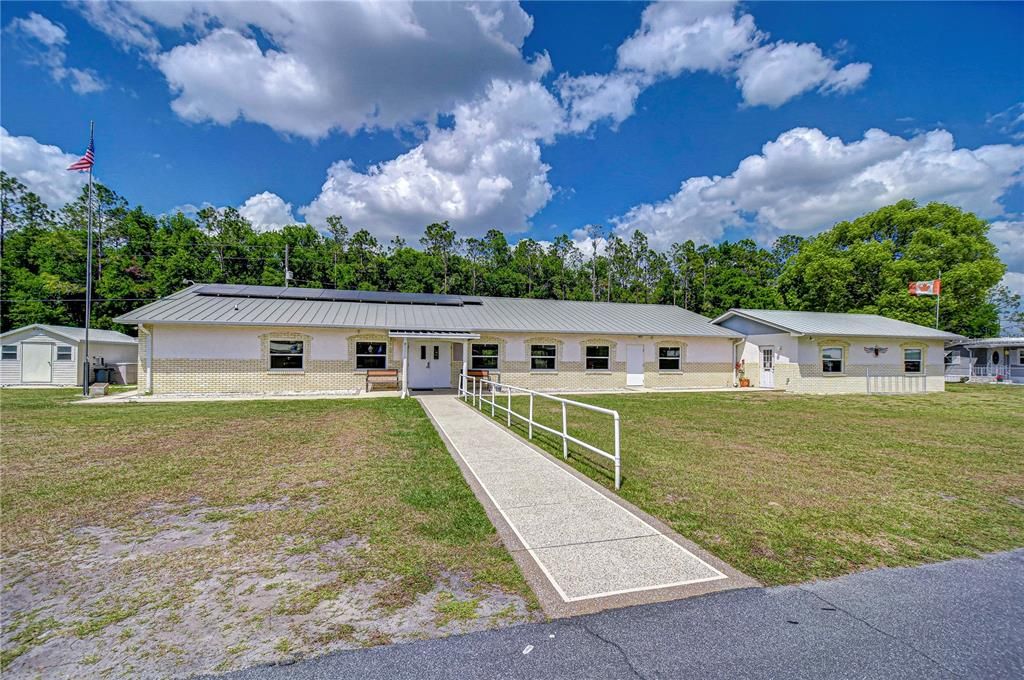 For Sale: $137,000 (2 beds, 2 baths, 864 Square Feet)