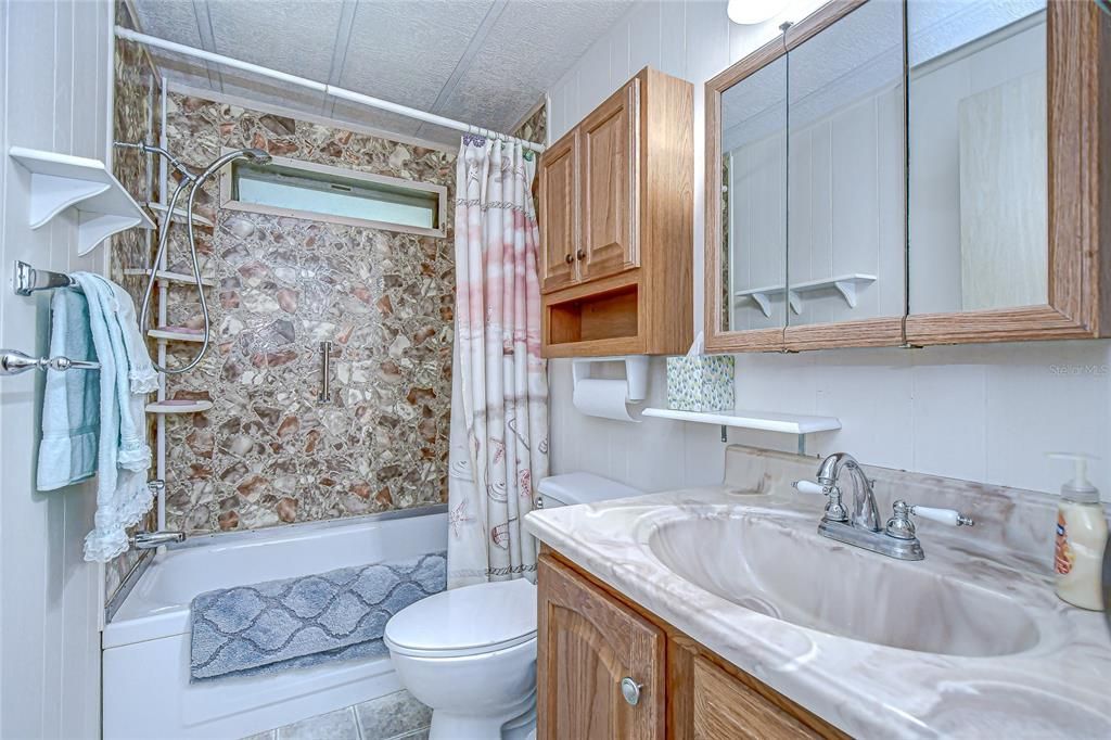 For Sale: $137,000 (2 beds, 2 baths, 864 Square Feet)