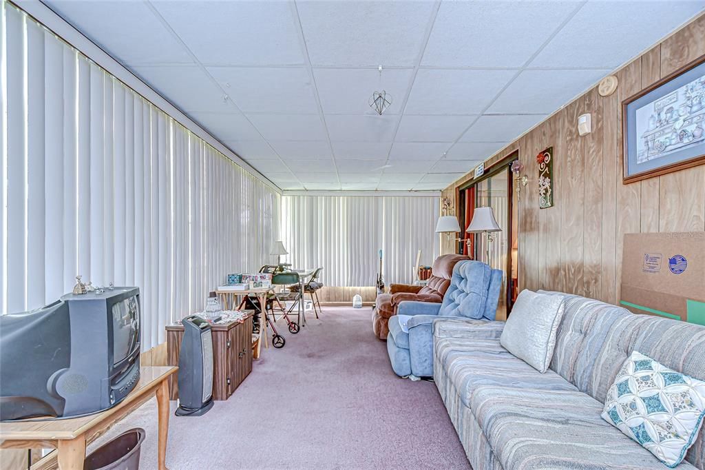 For Sale: $137,000 (2 beds, 2 baths, 864 Square Feet)