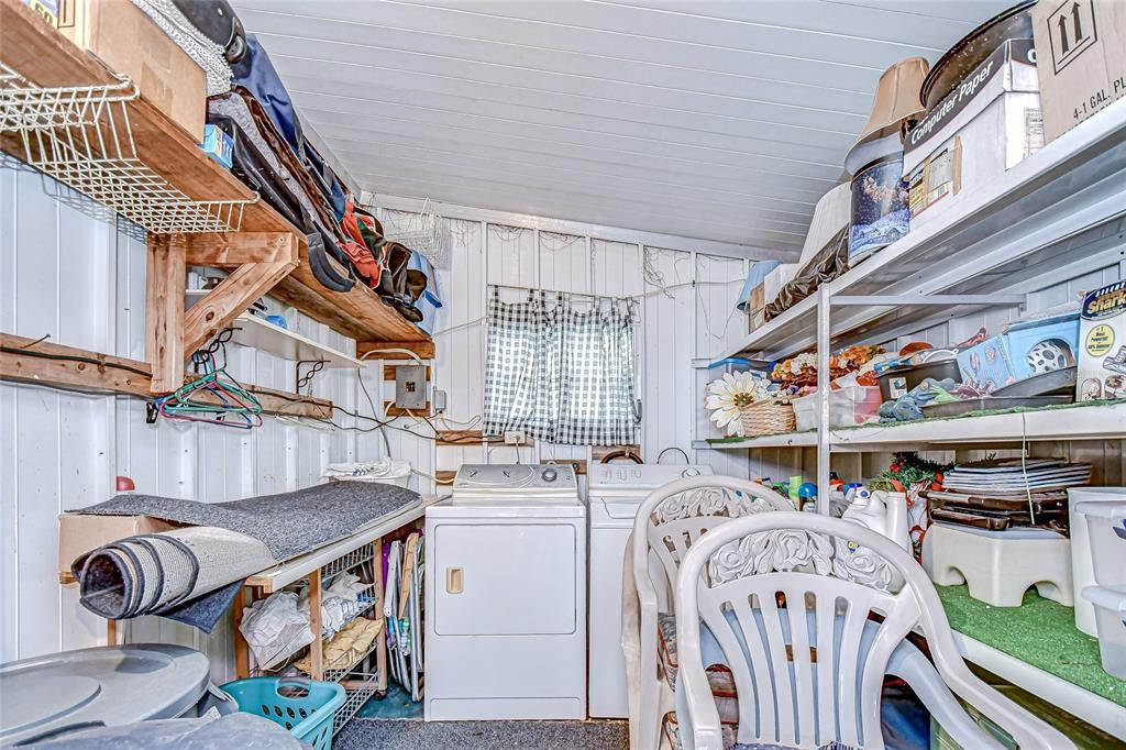 For Sale: $137,000 (2 beds, 2 baths, 864 Square Feet)