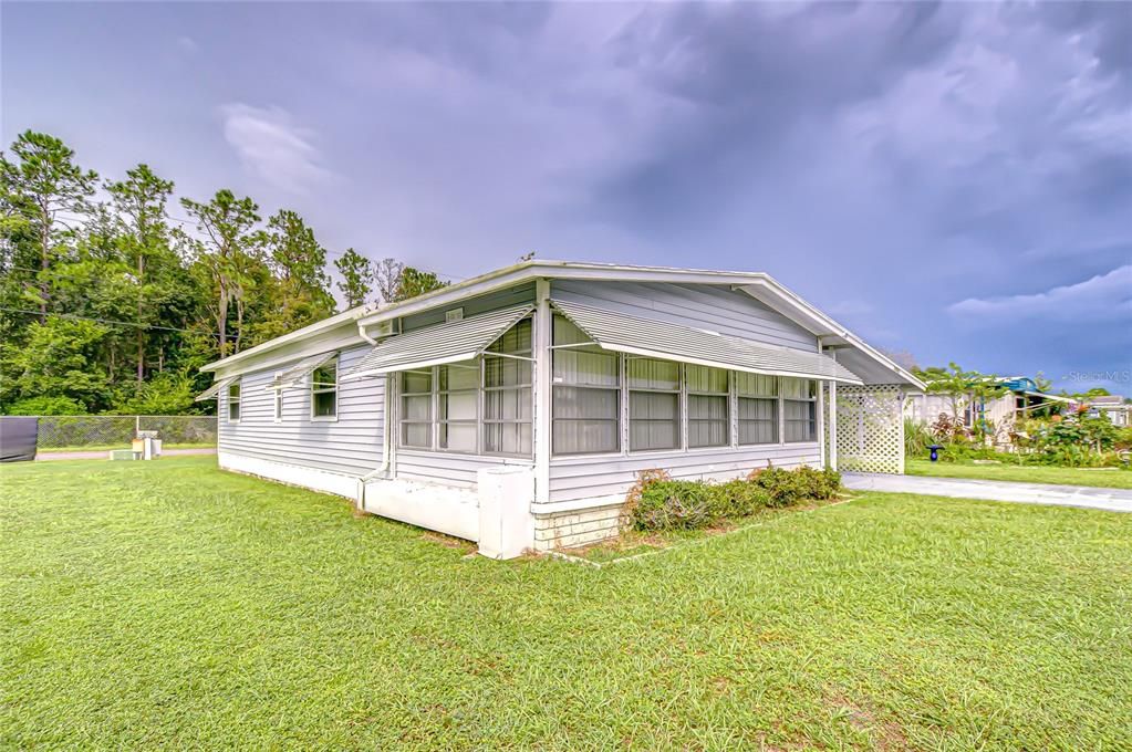 For Sale: $137,000 (2 beds, 2 baths, 864 Square Feet)