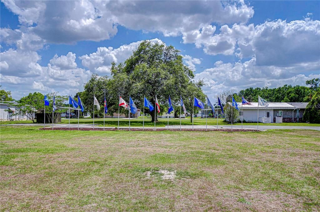 For Sale: $137,000 (2 beds, 2 baths, 864 Square Feet)