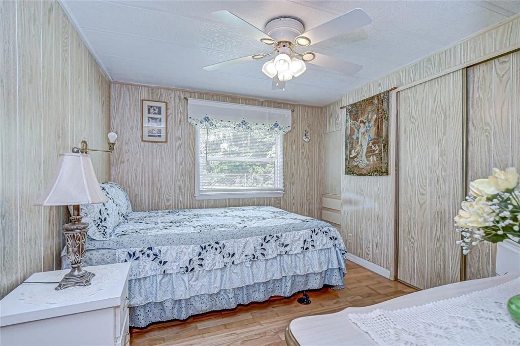 For Sale: $137,000 (2 beds, 2 baths, 864 Square Feet)