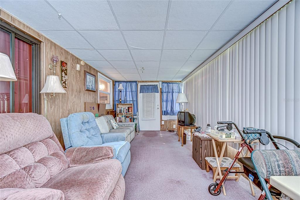 For Sale: $137,000 (2 beds, 2 baths, 864 Square Feet)