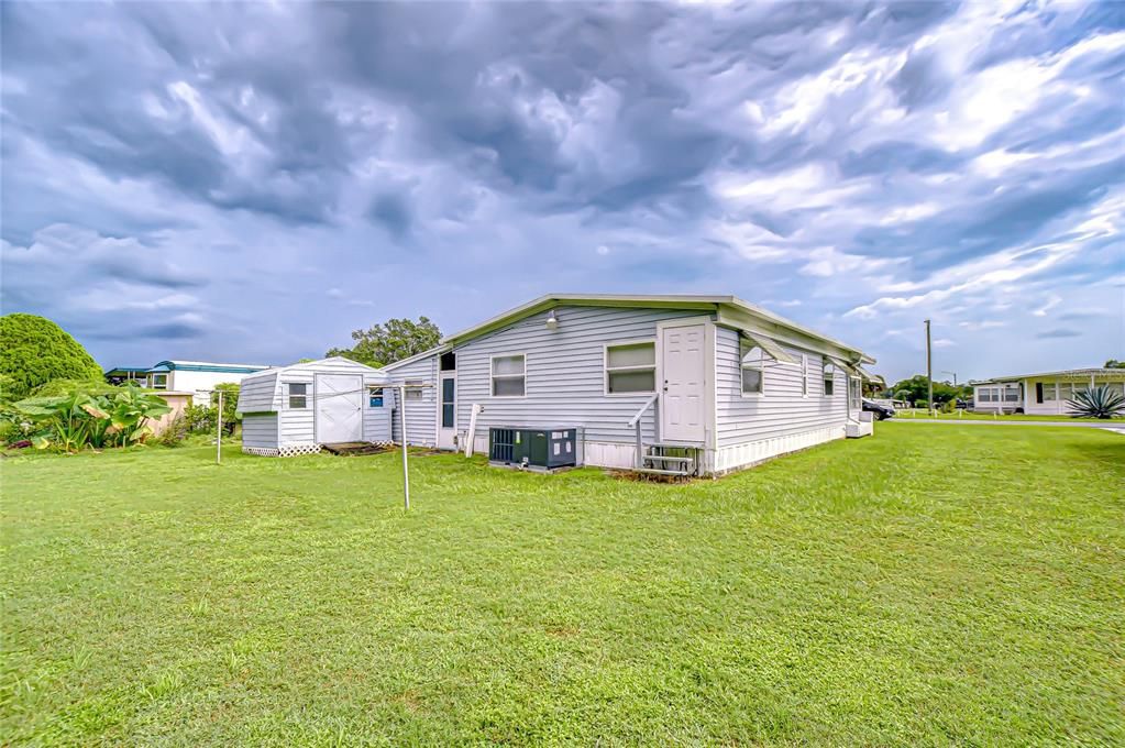 For Sale: $137,000 (2 beds, 2 baths, 864 Square Feet)