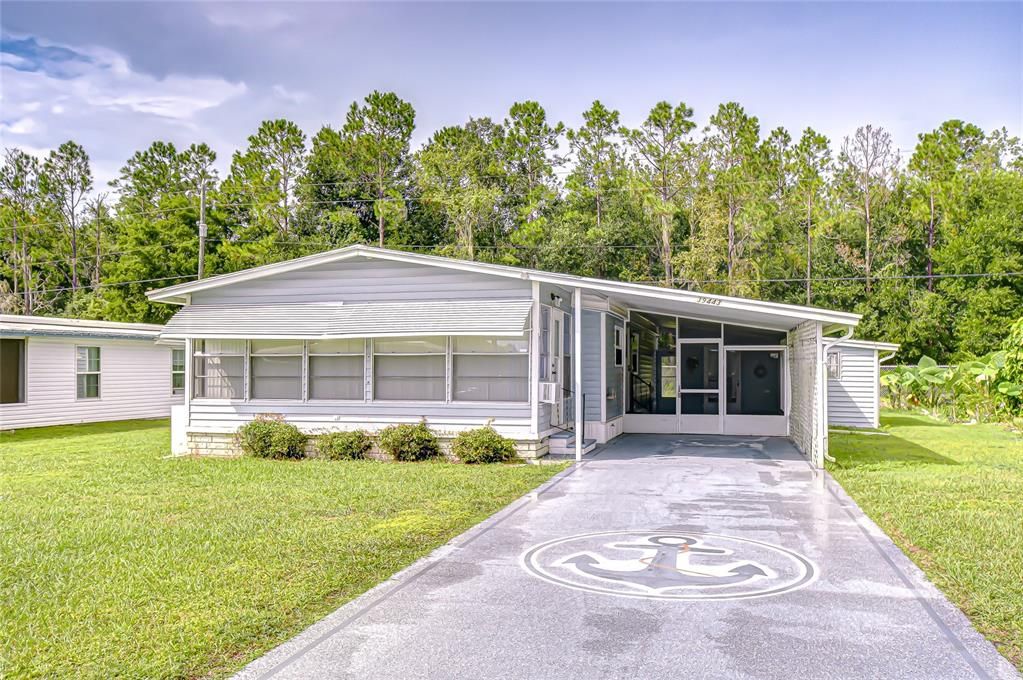 For Sale: $137,000 (2 beds, 2 baths, 864 Square Feet)