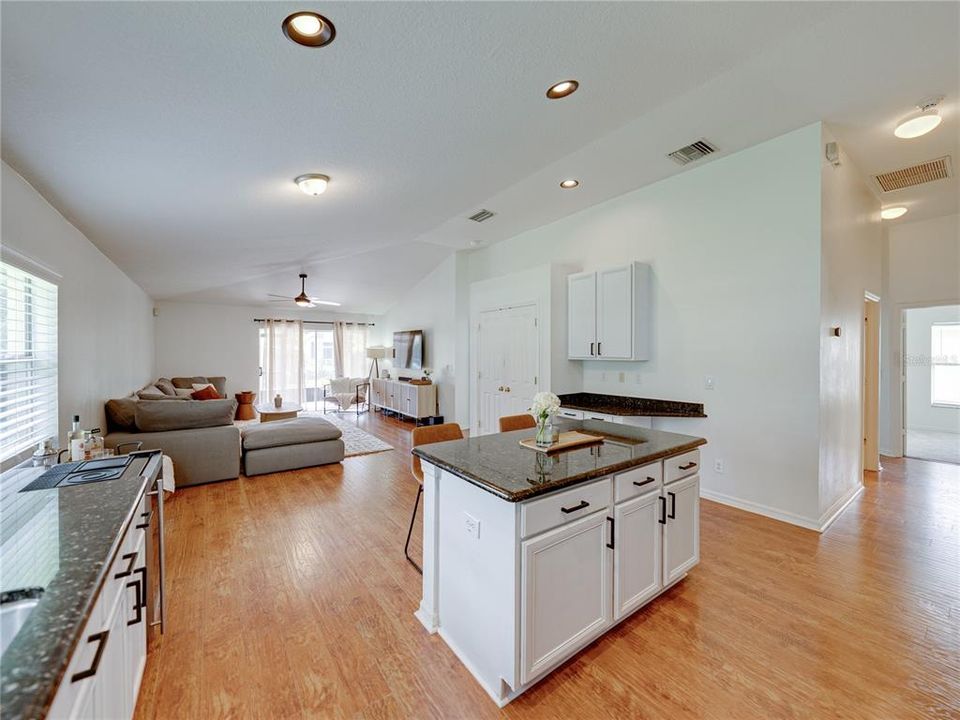 На продажу: $465,000 (3 спален, 2 ванн, 1935 Квадратных фут)