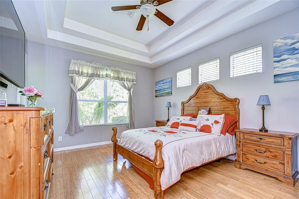 合同活跃: $400,000 (3 贝兹, 2 浴室, 1757 平方英尺)