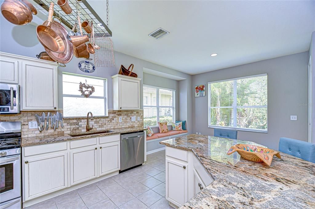 合同活跃: $400,000 (3 贝兹, 2 浴室, 1757 平方英尺)