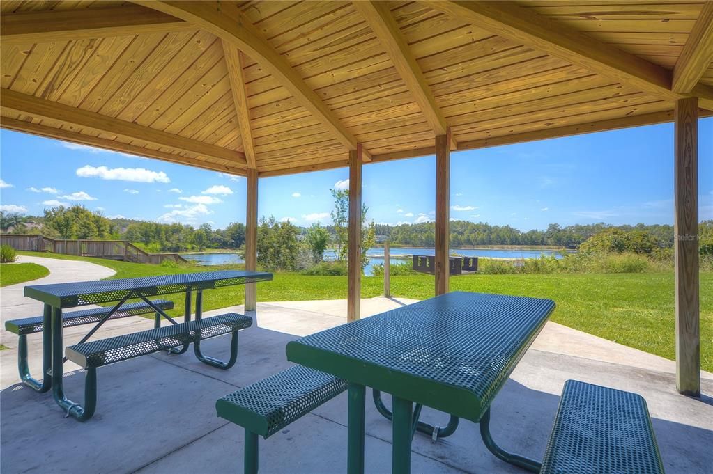 合同活跃: $400,000 (3 贝兹, 2 浴室, 1757 平方英尺)