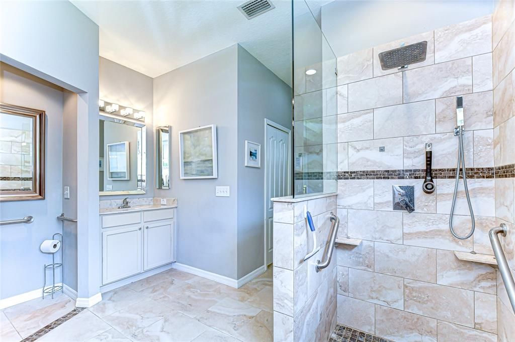 合同活跃: $400,000 (3 贝兹, 2 浴室, 1757 平方英尺)