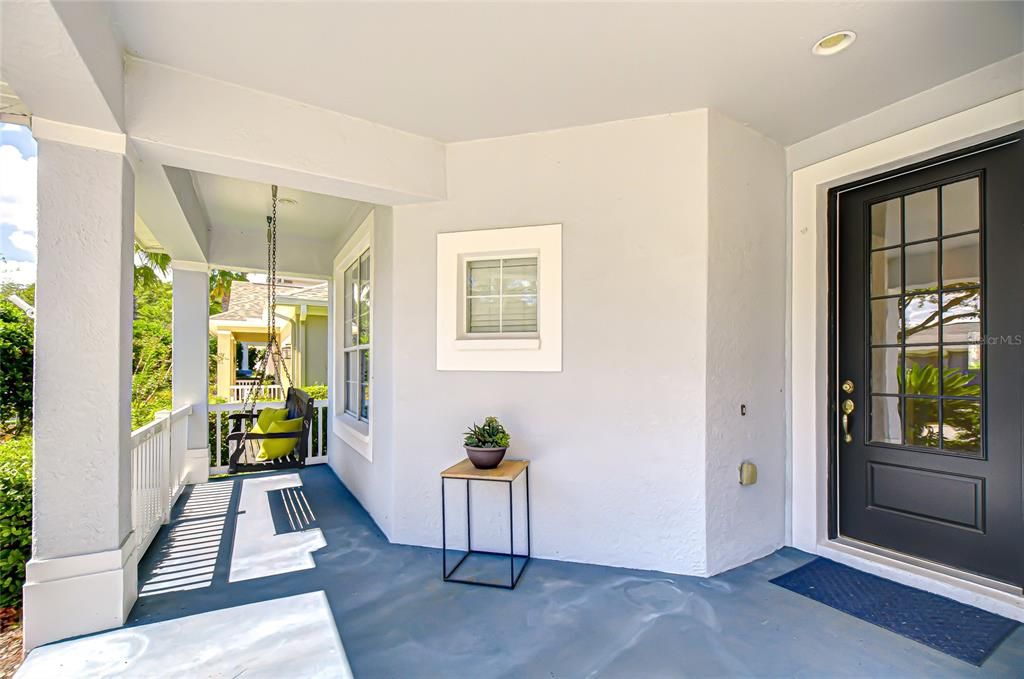 合同活跃: $400,000 (3 贝兹, 2 浴室, 1757 平方英尺)