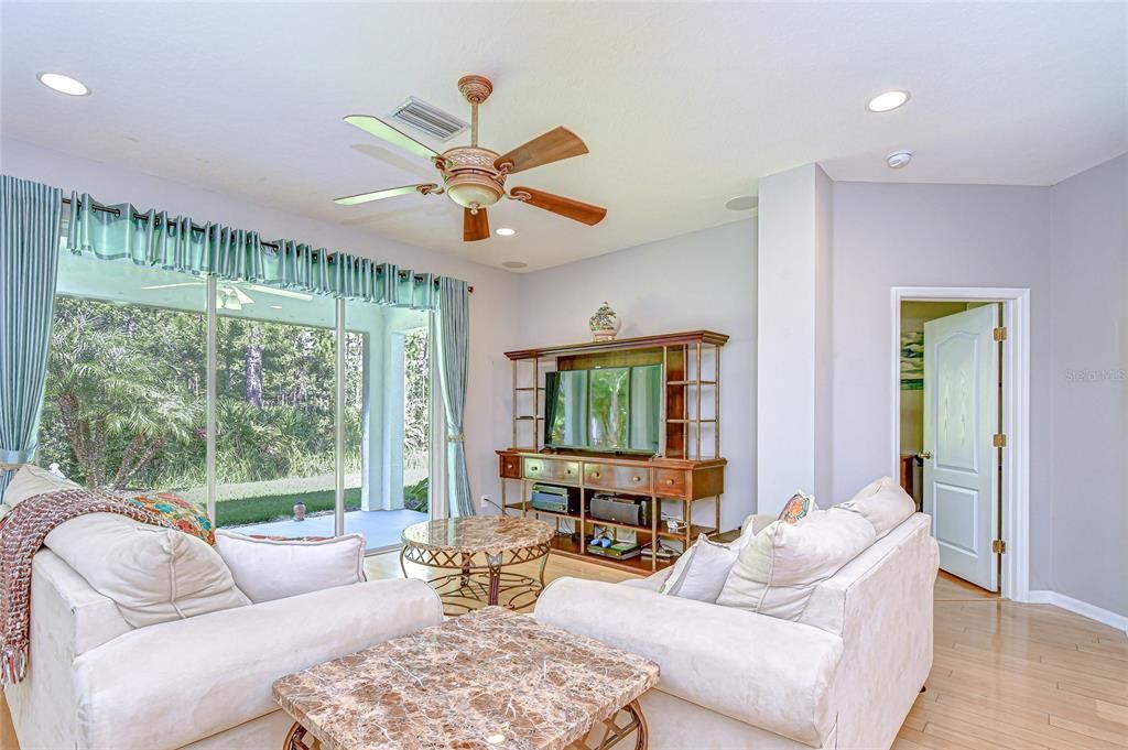 合同活跃: $400,000 (3 贝兹, 2 浴室, 1757 平方英尺)