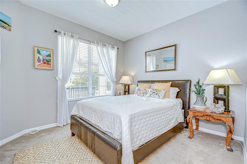 合同活跃: $400,000 (3 贝兹, 2 浴室, 1757 平方英尺)