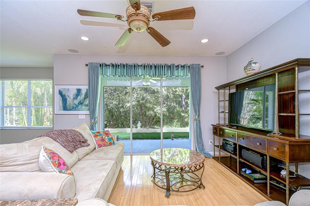 合同活跃: $400,000 (3 贝兹, 2 浴室, 1757 平方英尺)