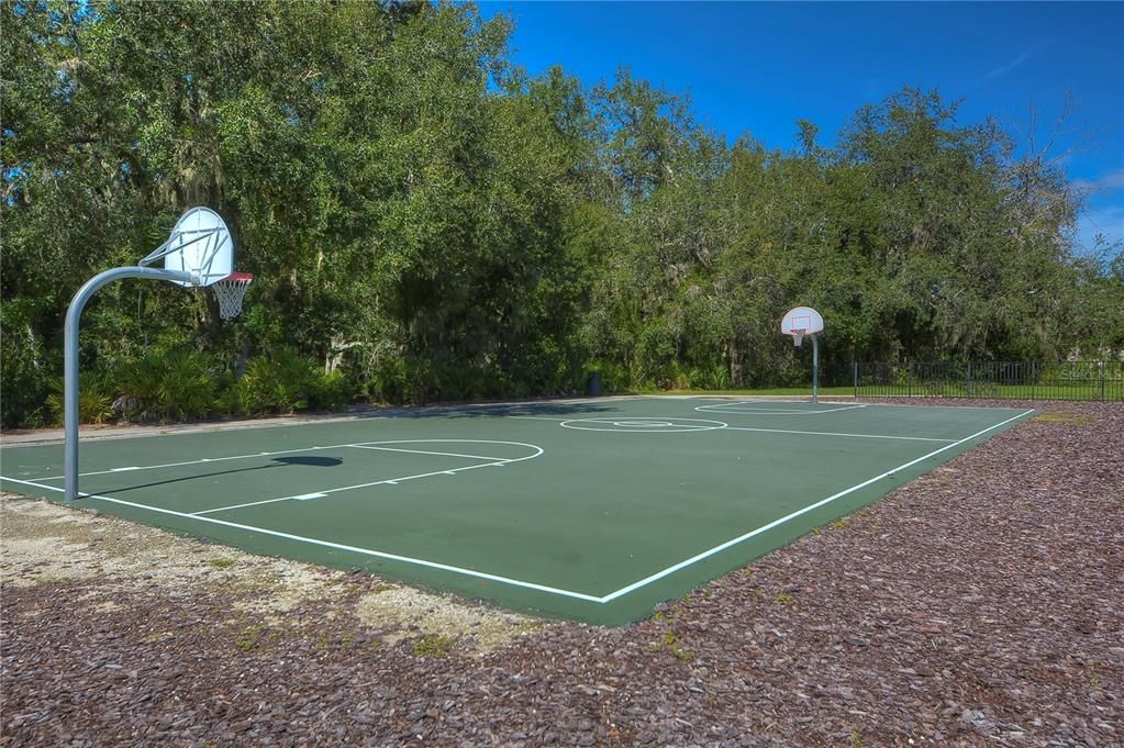 合同活跃: $400,000 (3 贝兹, 2 浴室, 1757 平方英尺)