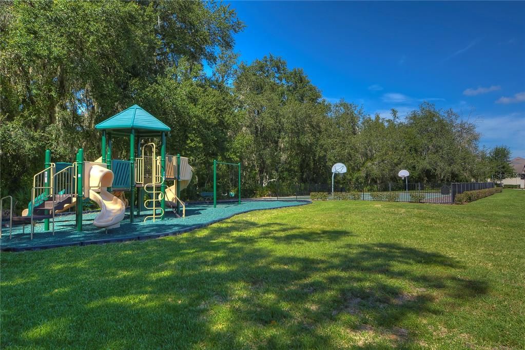 合同活跃: $400,000 (3 贝兹, 2 浴室, 1757 平方英尺)