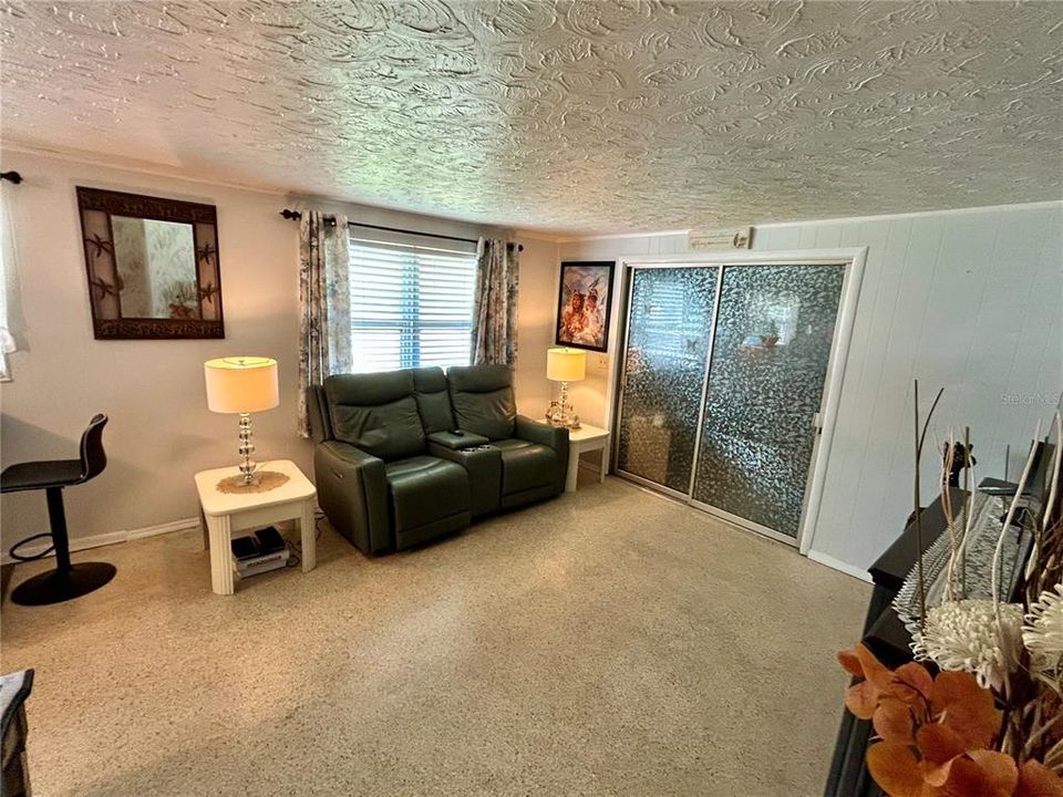 For Sale: $205,000 (2 beds, 1 baths, 624 Square Feet)