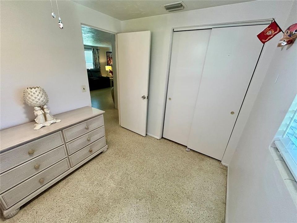 For Sale: $205,000 (2 beds, 1 baths, 624 Square Feet)