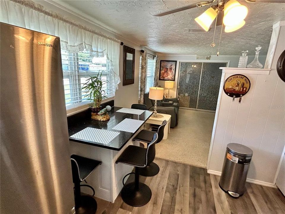 For Sale: $205,000 (2 beds, 1 baths, 624 Square Feet)