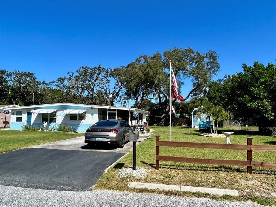 For Sale: $205,000 (2 beds, 1 baths, 624 Square Feet)