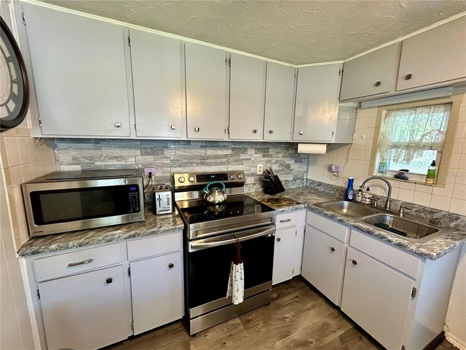 For Sale: $205,000 (2 beds, 1 baths, 624 Square Feet)